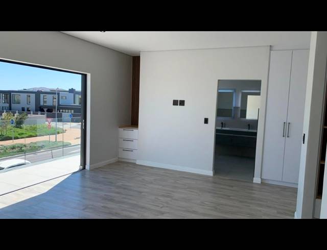 4 BEDROOM FREESTANDING FOR SALE IN SANDOWN